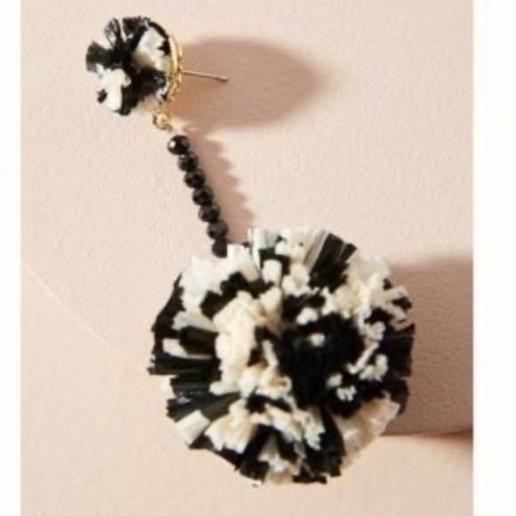 NWOT Raffia Drop Pom Black White Earrings - Picture 3 of 4